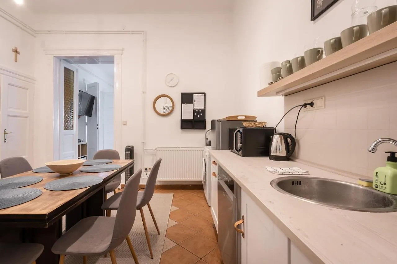 Gellert Mountain Apartment بودابست 0*,